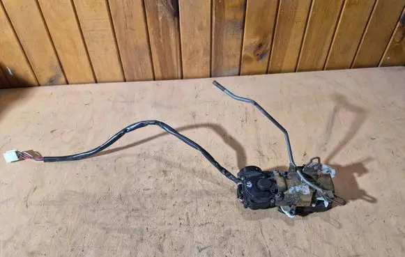 Mazda 323 Front door lock BJ3E59310E