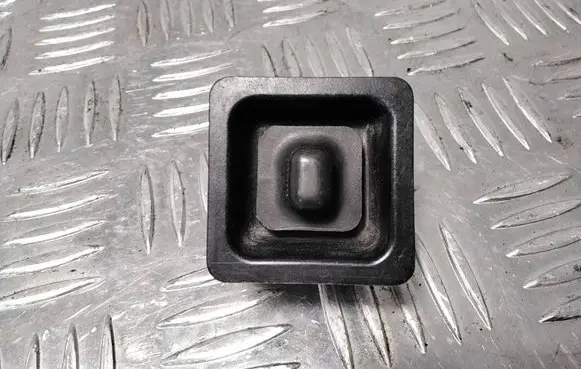 Mercedes-Benz 190 W201 Wing mirror switch 2018200610 00372301
