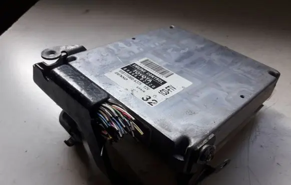 Toyota Corolla E120 E130 Engine control unit/module 8966602320