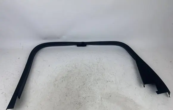 Audi Q7 4M Rear door window/glass frame 4M0867604