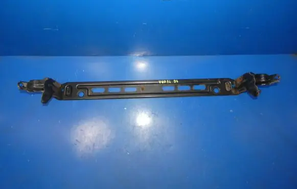 Volvo V60 Radiator mount bracket 31368100