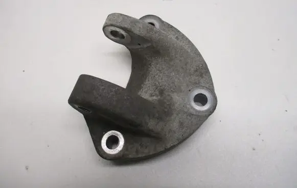 Nissan Micra Engine mounting bracket