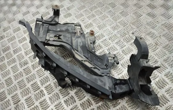 Audi A4 S4 B8 8K Headlight/headlamp mounting bracket 8K0805608 8K0805608A