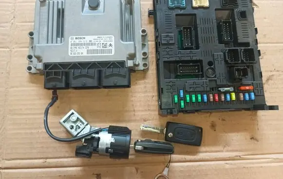 Peugeot 5008 Engine ECU kit and lock set 0261S04616 9666895680 966689568002