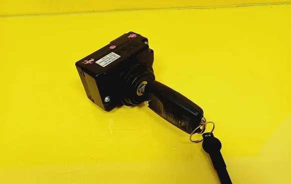 Volkswagen Touareg I Ignition lock 3D0905855C