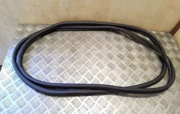 Trunk rubber seal (body)