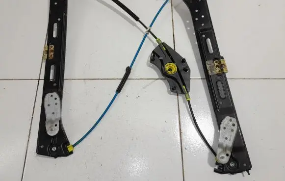 Volkswagen Sharan Front window lifting mechanism without motor 7N0837461F