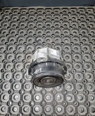 Engine mount bracket