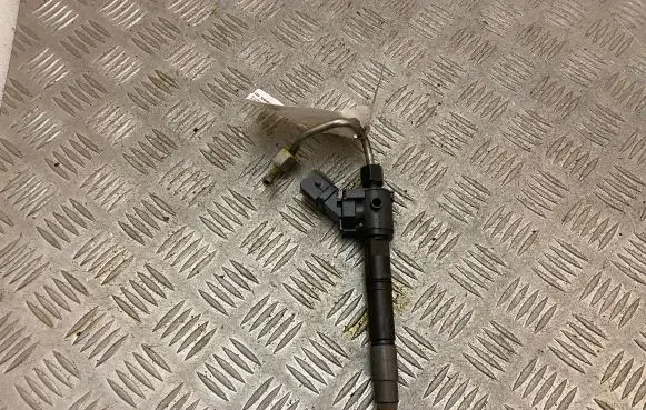 Volvo XC90 Fuel injector 31452114