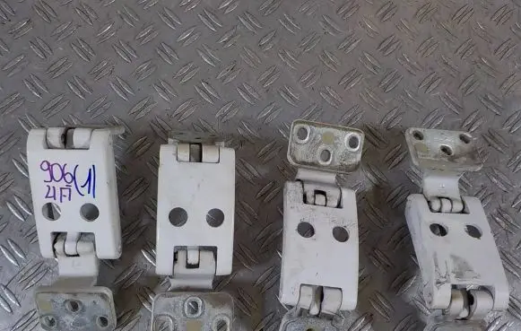 Mercedes-Benz Sprinter W906 Loading door lower hinge A9067400237