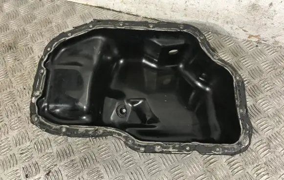 Toyota Avensis T270 Oil sump 121020R020