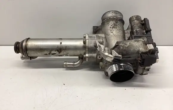 Volvo XC90 EGR valve cooler 8692720