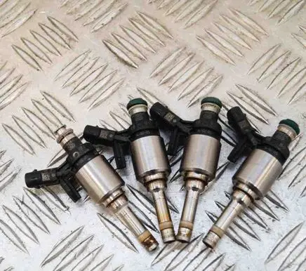 Audi A4 S4 B8 8K Fuel injector 06L906036K
