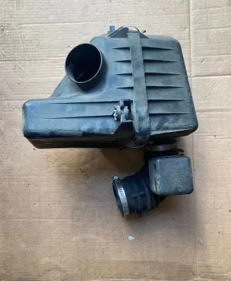 Suzuki Grand Vitara II Air filter box 65JA01
