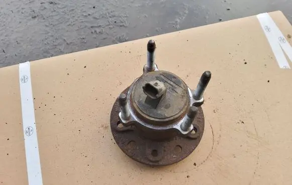 Opel Vectra C Rear wheel bearing hub 
