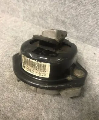 BMW 7 E65 E66 Engine mount bracket 6771918