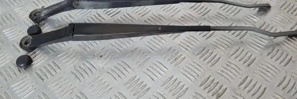 Isuzu D-Max Front wiper blade arm
