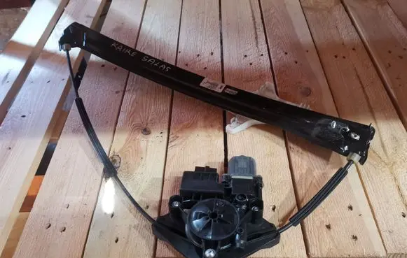 Volkswagen Touran III Rear door window regulator with motor 5TA839461 0130822725