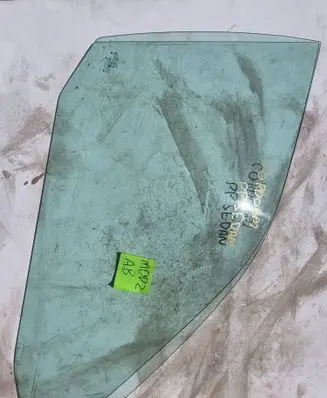 Seat Cordoba (6L) Front door window glass four-door 23555