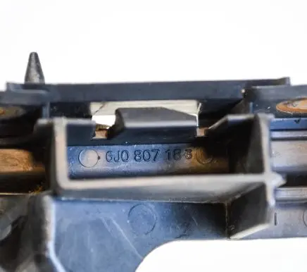 Seat Ibiza IV (6J,6P) Front bumper mounting bracket 6J0807183