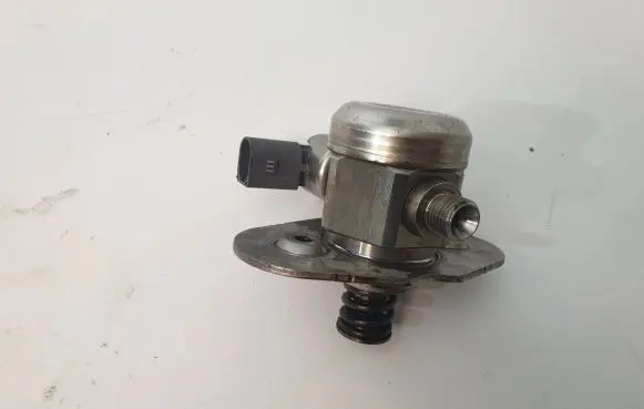 BMW M5 Fuel injection high pressure pump 7599865 67103919ZD 9986694