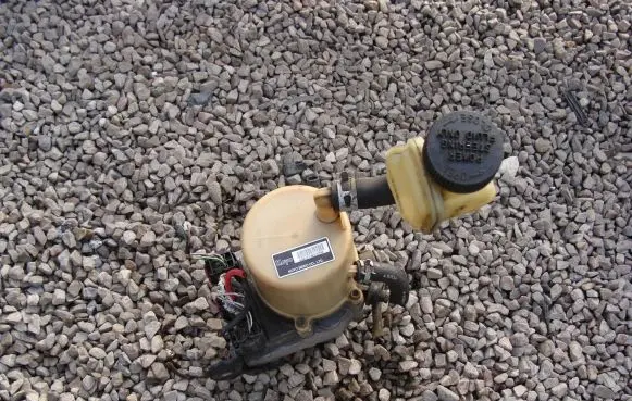 Mazda 3 Power steering pump