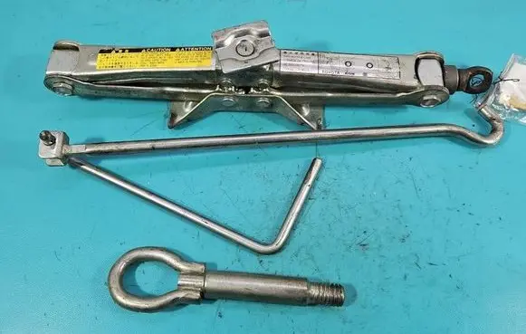 Toyota RAV 4 (XA20) Lift Jack IMPRK1466680