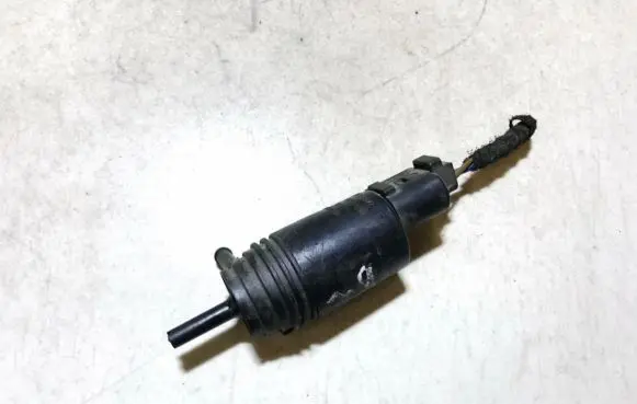 BMW 5 E39 Windscreen/windshield washer pump 67128377612 6712-8377612