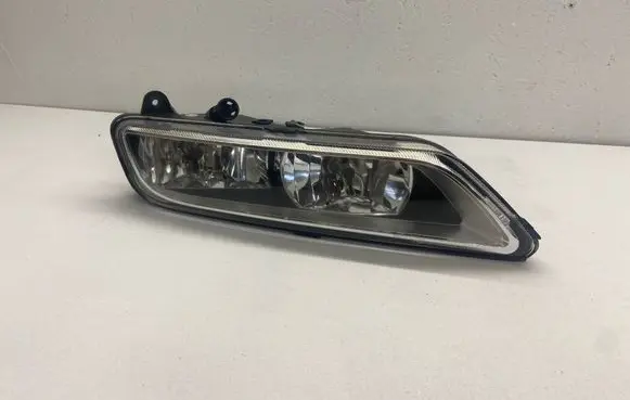 Volkswagen PASSAT B7 Front fog light