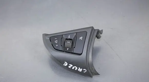 Chevrolet Cruze Steering wheel buttons/switches 13292667