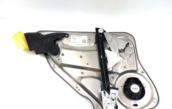 Rear door manual window regulator