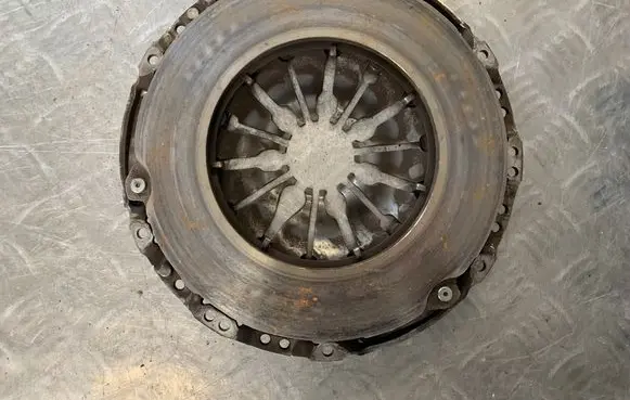 Nissan Qashqai Pressure plate 302104374R