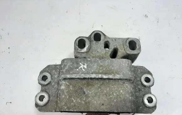Volkswagen Tiguan Engine mount bracket 5N0199555