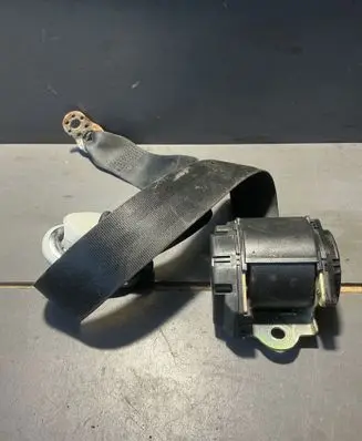 Volkswagen Golf IV Rear seatbelt 56041670