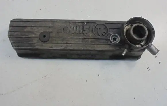 Skoda Felicia II Rocker cam cover 047103475B