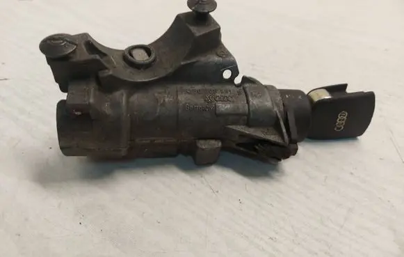 Audi A6 S6 C5 4B Ignition lock 4B0905851B