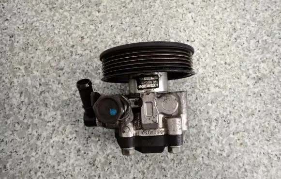 Hyundai Accent Power steering pump