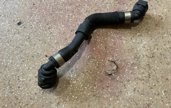 BMW X2 U10 Engine coolant pipe/hose 5A0C5A2