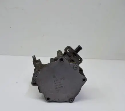 Audi A4 S4 B8 8K Vacuum pump 06J145100G