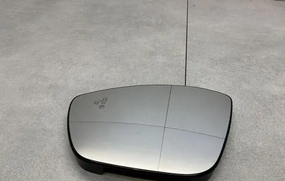 Peugeot 2008 II Wing mirror glass 