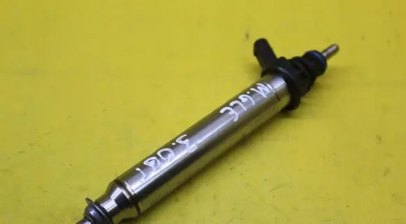 Mercedes-Benz GLE (W166 - C292) Fuel injector