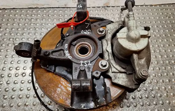 Fiat 500L Front wheel hub spindle knuckle S25056880 51910432