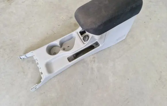 Mitsubishi Pajero Sport I Armrest