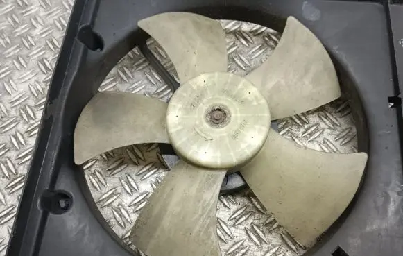 Toyota Avensis Verso Fan set 