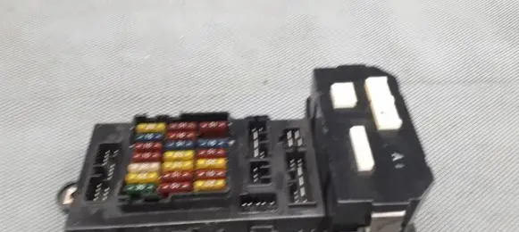 KIA Clarus Relay mounting block ok9ac67560