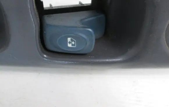 Renault Twingo I Electric window control switch 