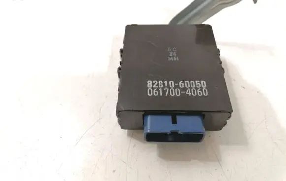 Toyota Land Cruiser (HDJ90) Light relay 8281060050 0617004060