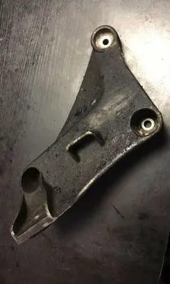 BMW 5 E39 Engine mounting bracket 6750441