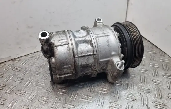 Volvo V40 Air conditioning (A/C) compressor (pump) 31348965