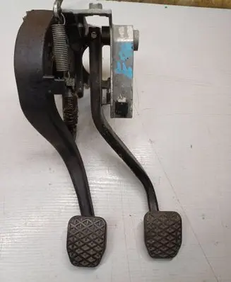 BMW 3 E90 E91 Engine mounting bracket 67871110